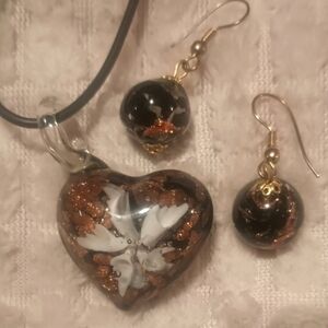 Glass heart pendant & matching earings,copper sparkle,black,white flower